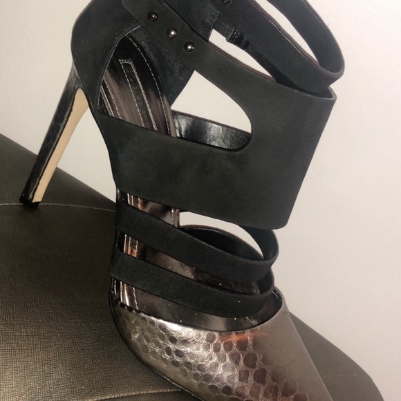 BCBGeneration Sz 10 Leather Cage Snake Print Pump - Picture 2 of 5